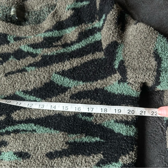 Barefoot Dreams Camouflage Crew Neck Sweater - Picture 7 of 8